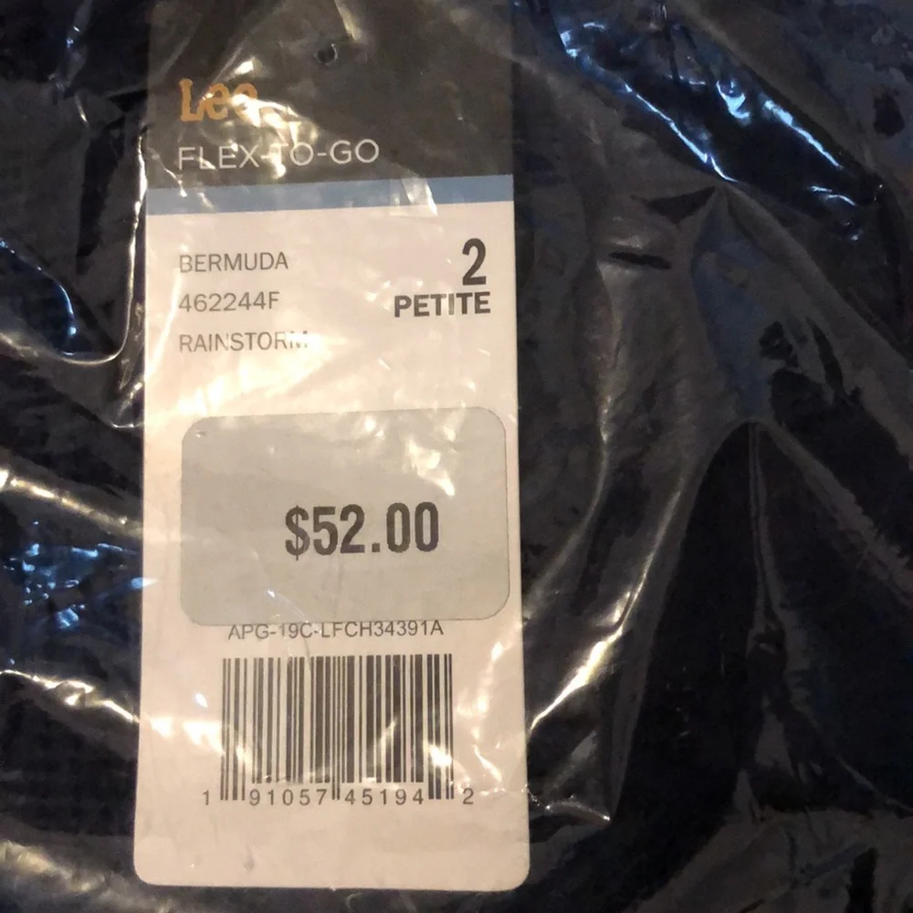 Lee Platinum Petite Cargo Shorts - Picture 7 of 7